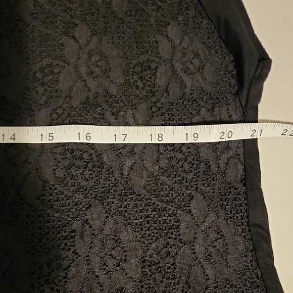 NWT Eyeshadow Black and White Flutter Sleeve Crop Blouse - Picture 4 of 8